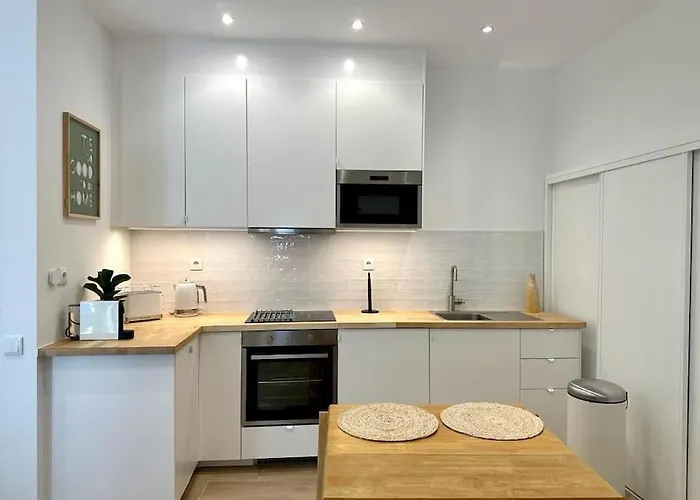 Cute 2 Mins From דירה נאזרה