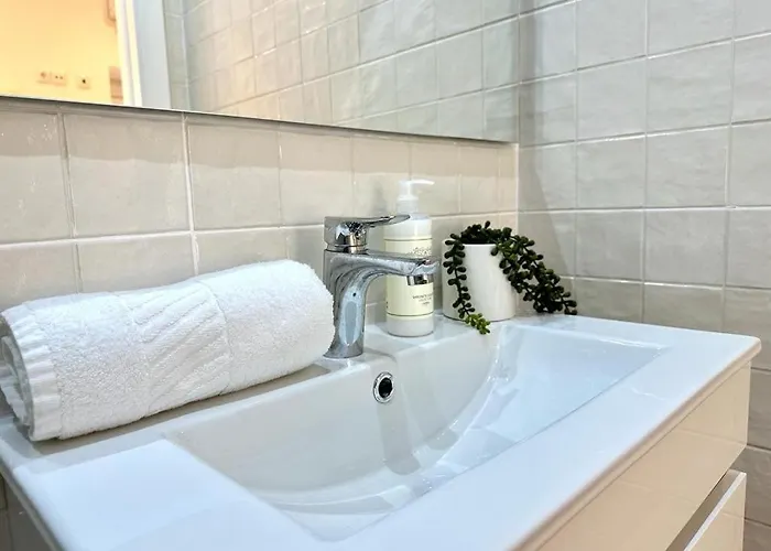 Cute 2 Mins From דירה נאזרה